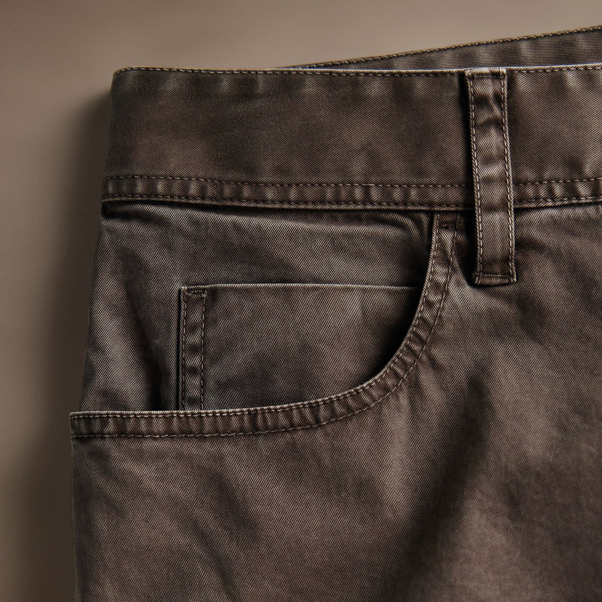Brushed Twill 5 Pocket Pant in Loam Pigment | James Perse Los Angeles