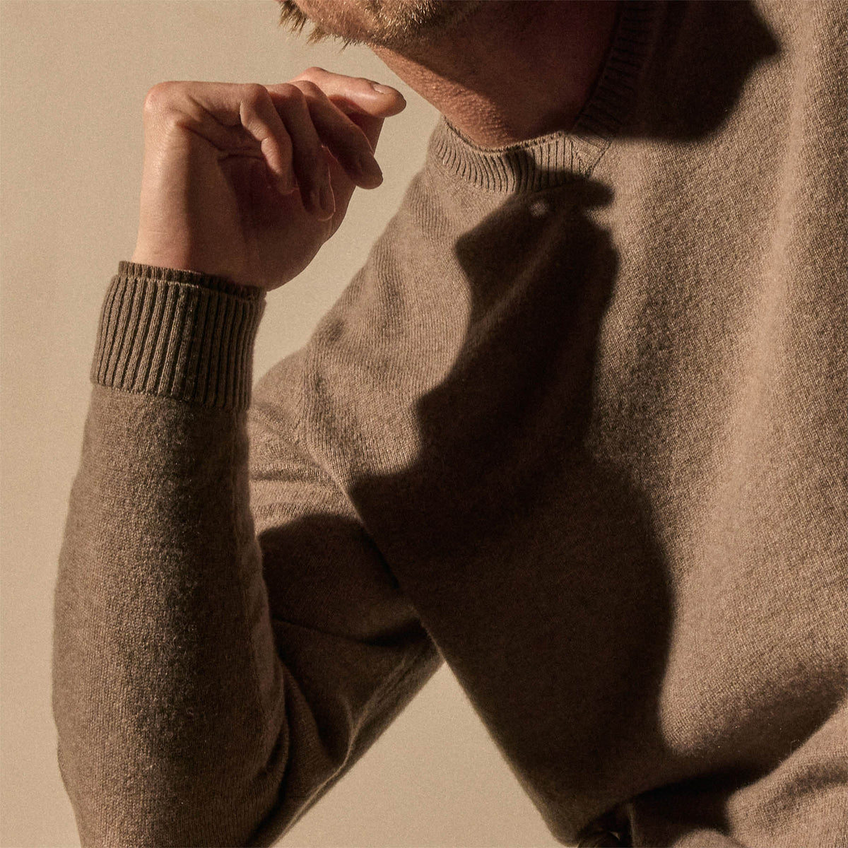 Italian Spun Cashmere Vee in Warm Brown/Mid Brown | James Perse Los Angeles