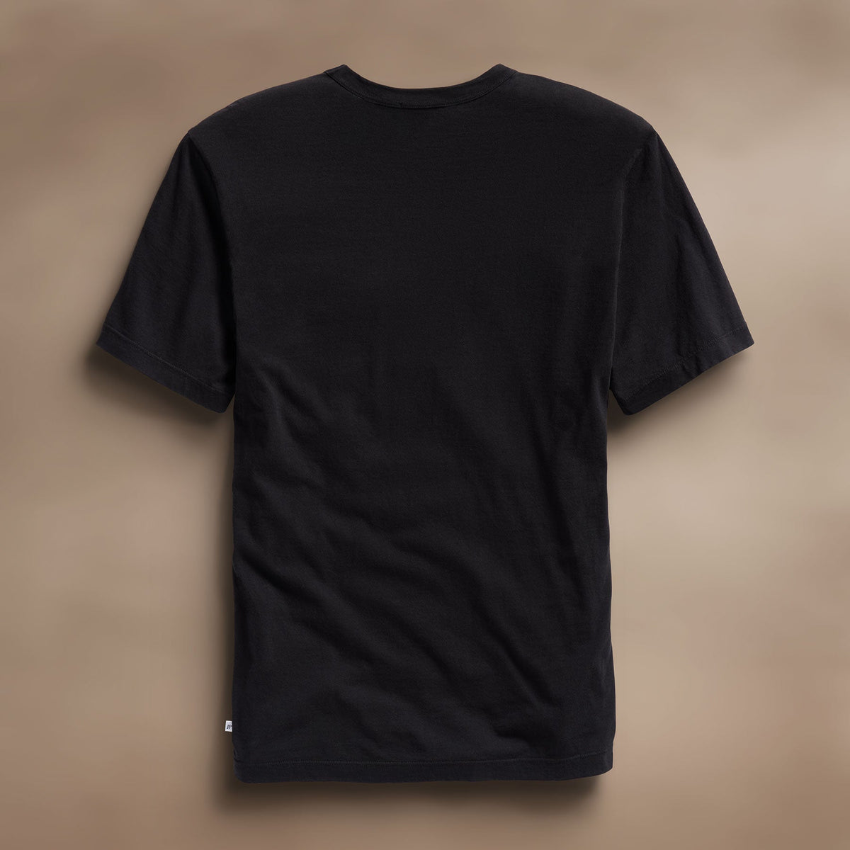 Lightweight Jersey Pocket Tee in Black | James Perse Los Angeles