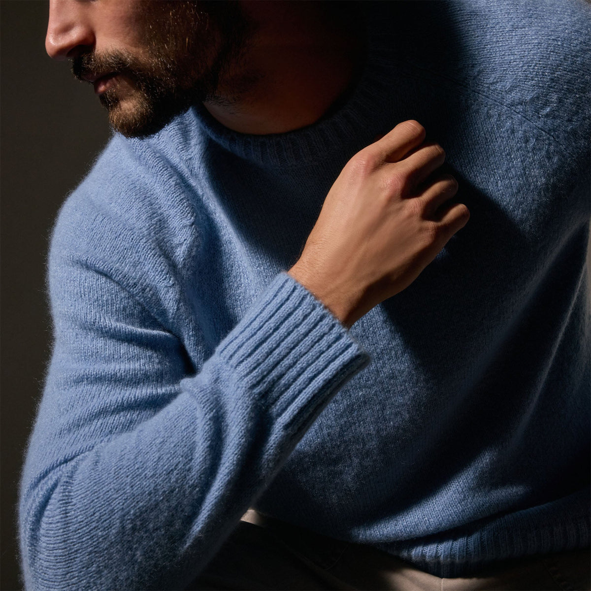 Men's Lightweight Textured Cashmere Crew Gift Set in Thunder/Azure | James Perse Los Angeles