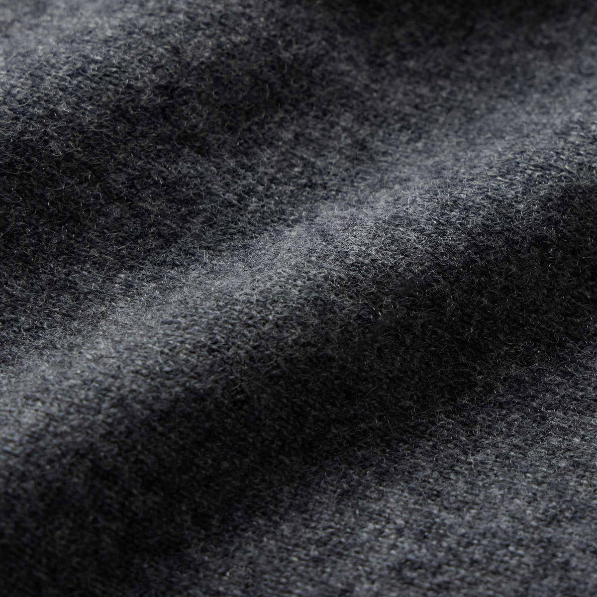 Rcld Cashmere Palm Intarsia Raglan in Flannel/Black | James Perse Los Angeles