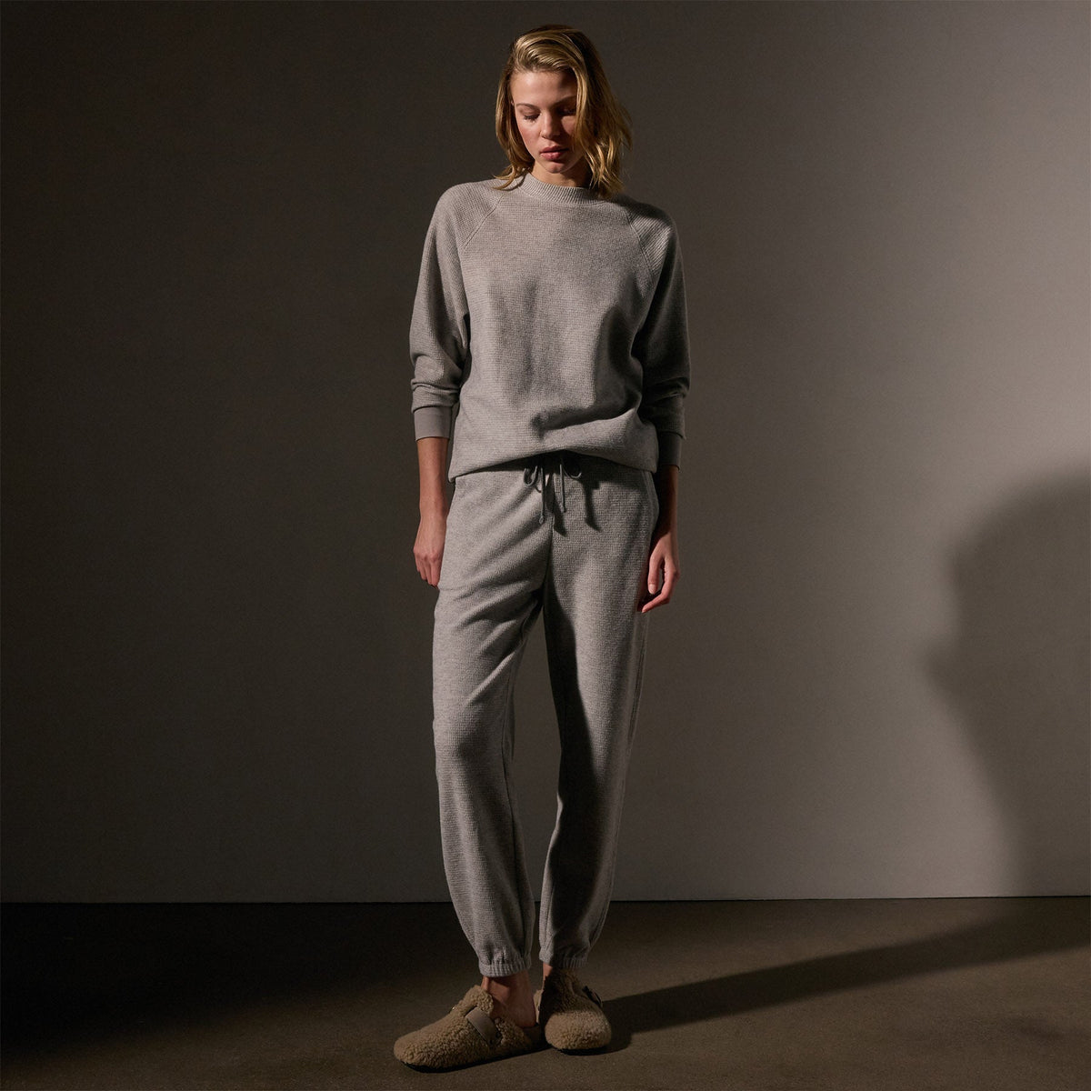 Brushed Thermal Sweat Pant in Heather Grey | James Perse Los Angeles