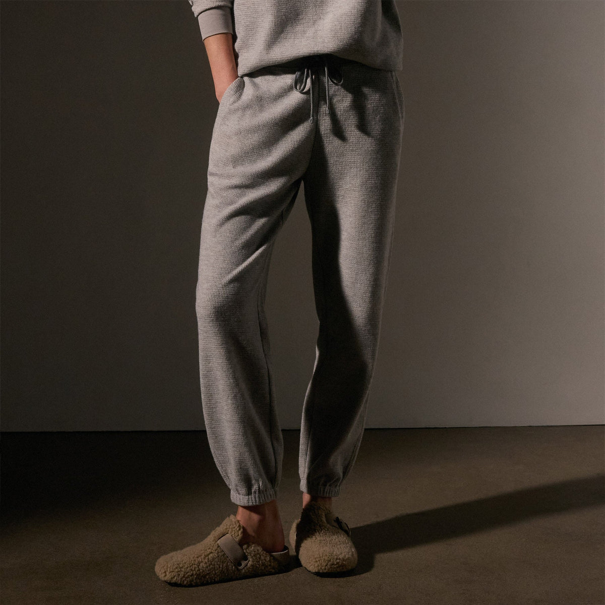 Brushed Thermal Sweat Pant in Heather Grey | James Perse Los Angeles