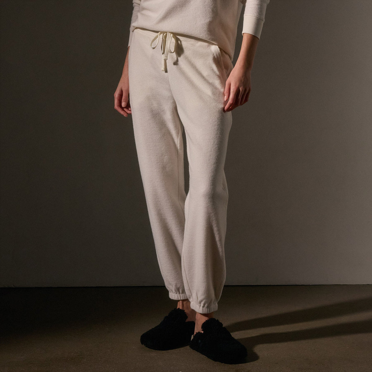 Brushed Thermal Sweat Pant in Oyster | James Perse Los Angeles