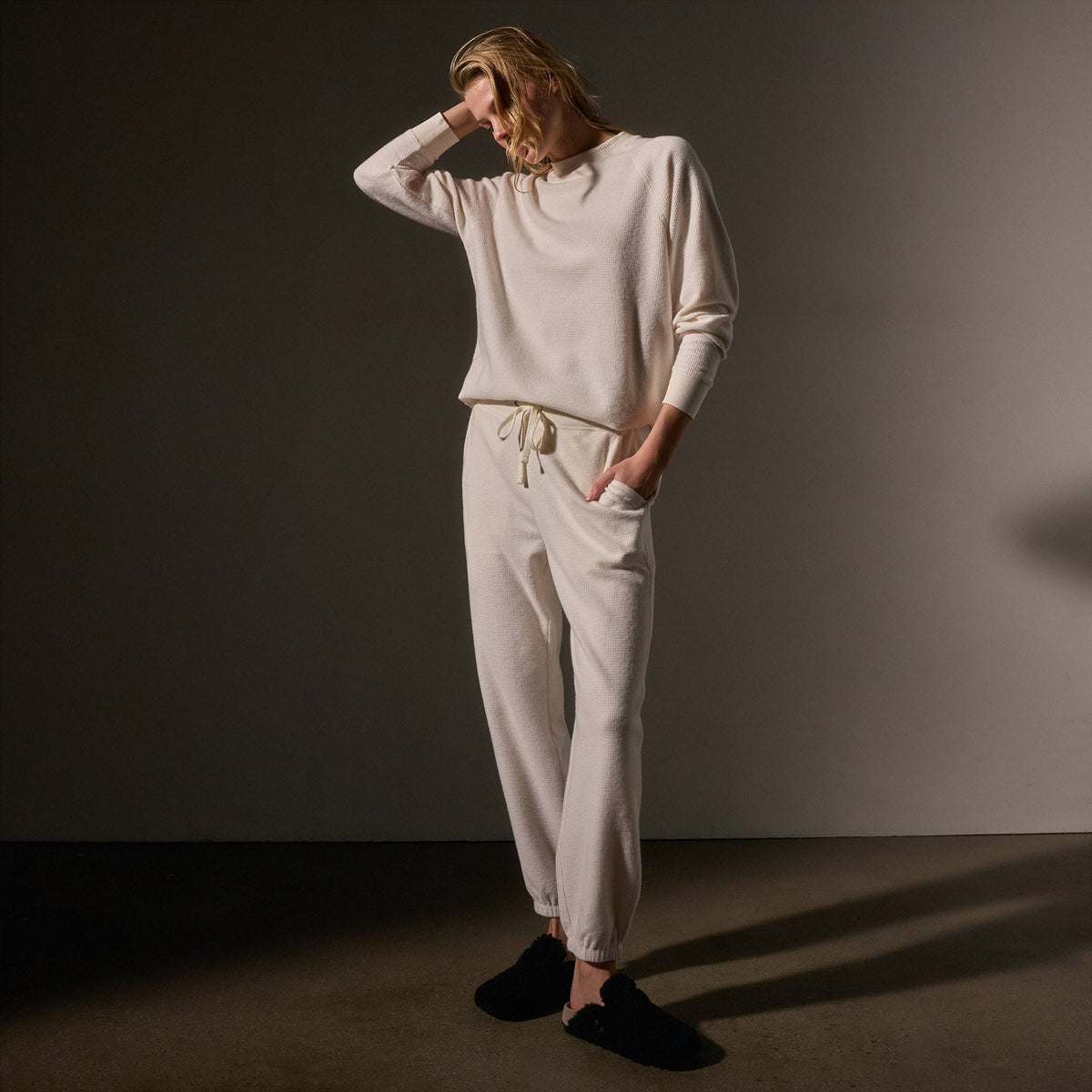 Brushed Thermal Sweat Pant in Oyster | James Perse Los Angeles