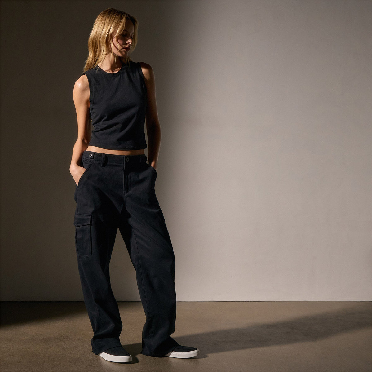 Cashmere Touch Cargo Pant in Black | James Perse Los Angeles
