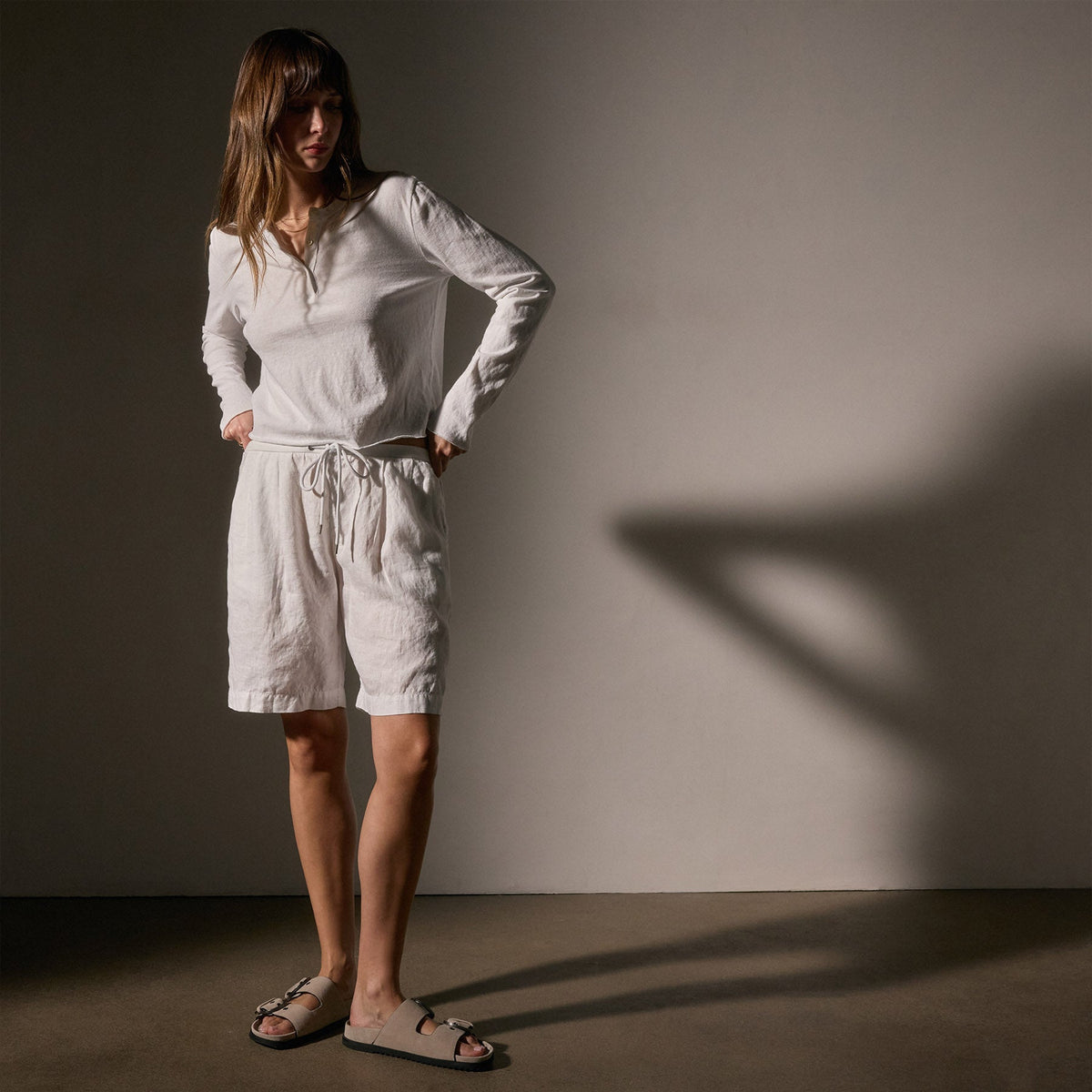 Pleated Linen Bermuda Short in White | James Perse Los Angeles