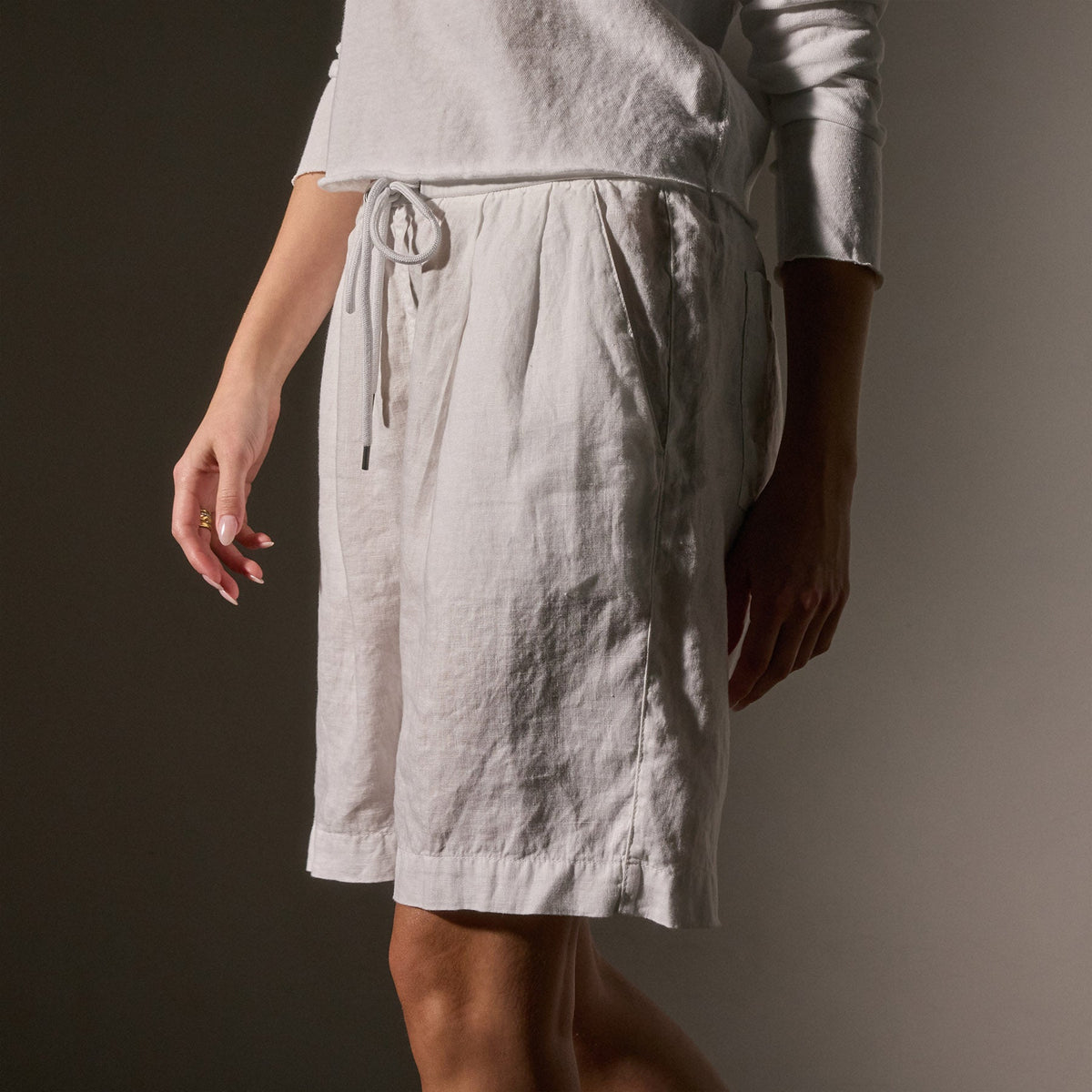 Pleated Linen Bermuda Short in White | James Perse Los Angeles