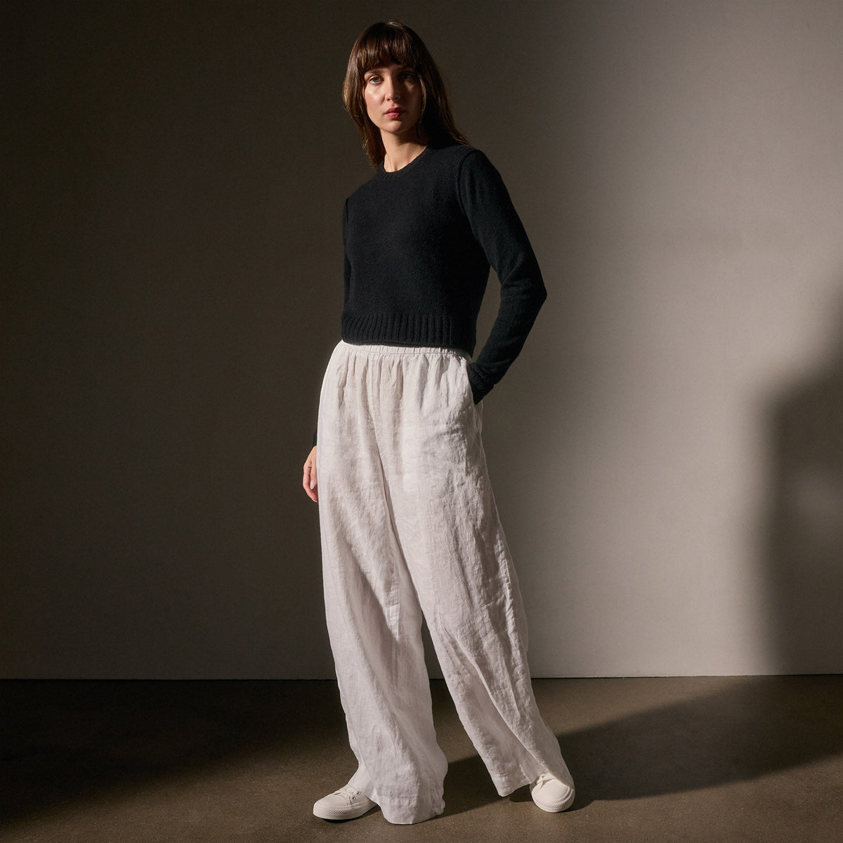 Cashmere Cropped Crew Neck in Black | James Perse Los Angeles
