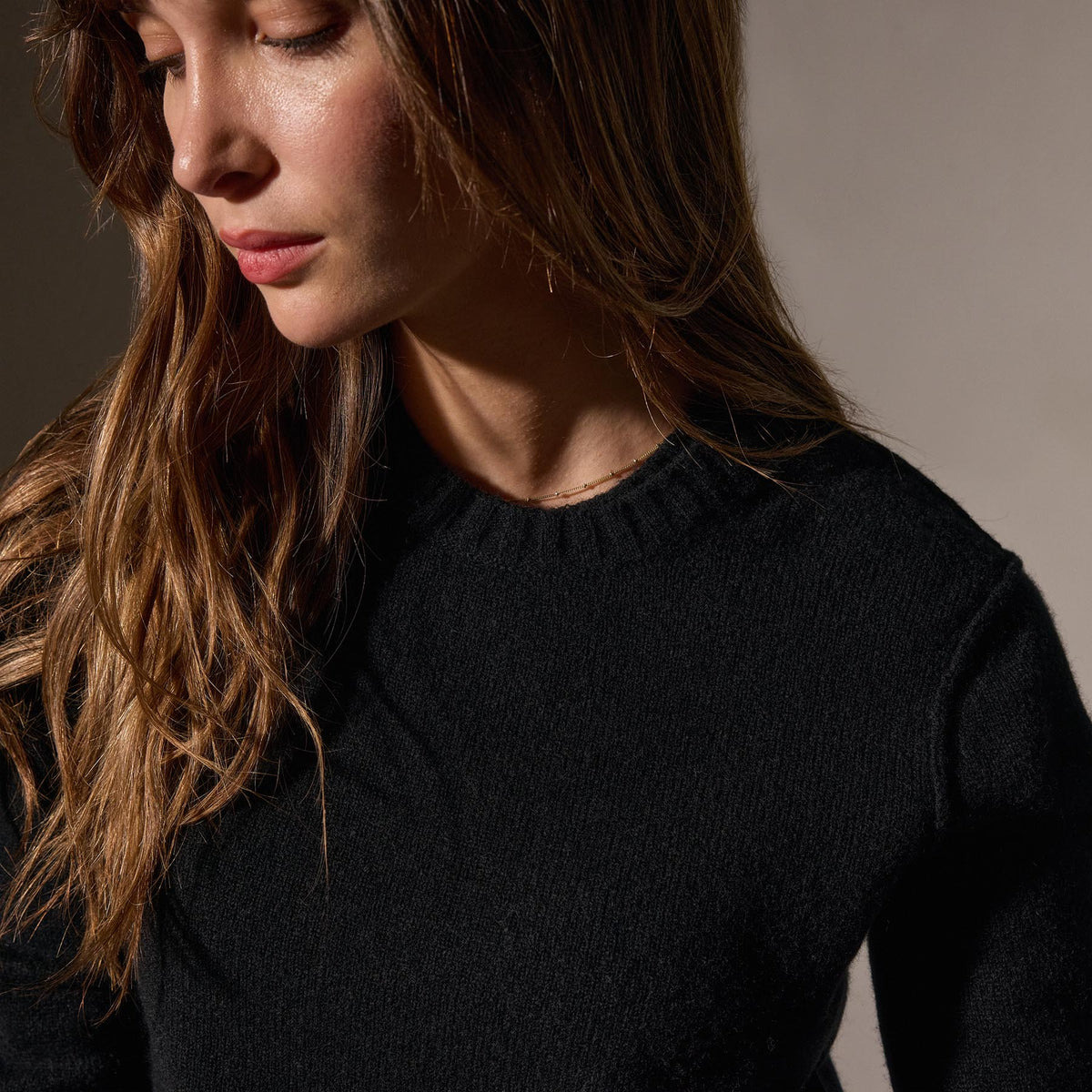 Cashmere Cropped Crew Neck in Black | James Perse Los Angeles