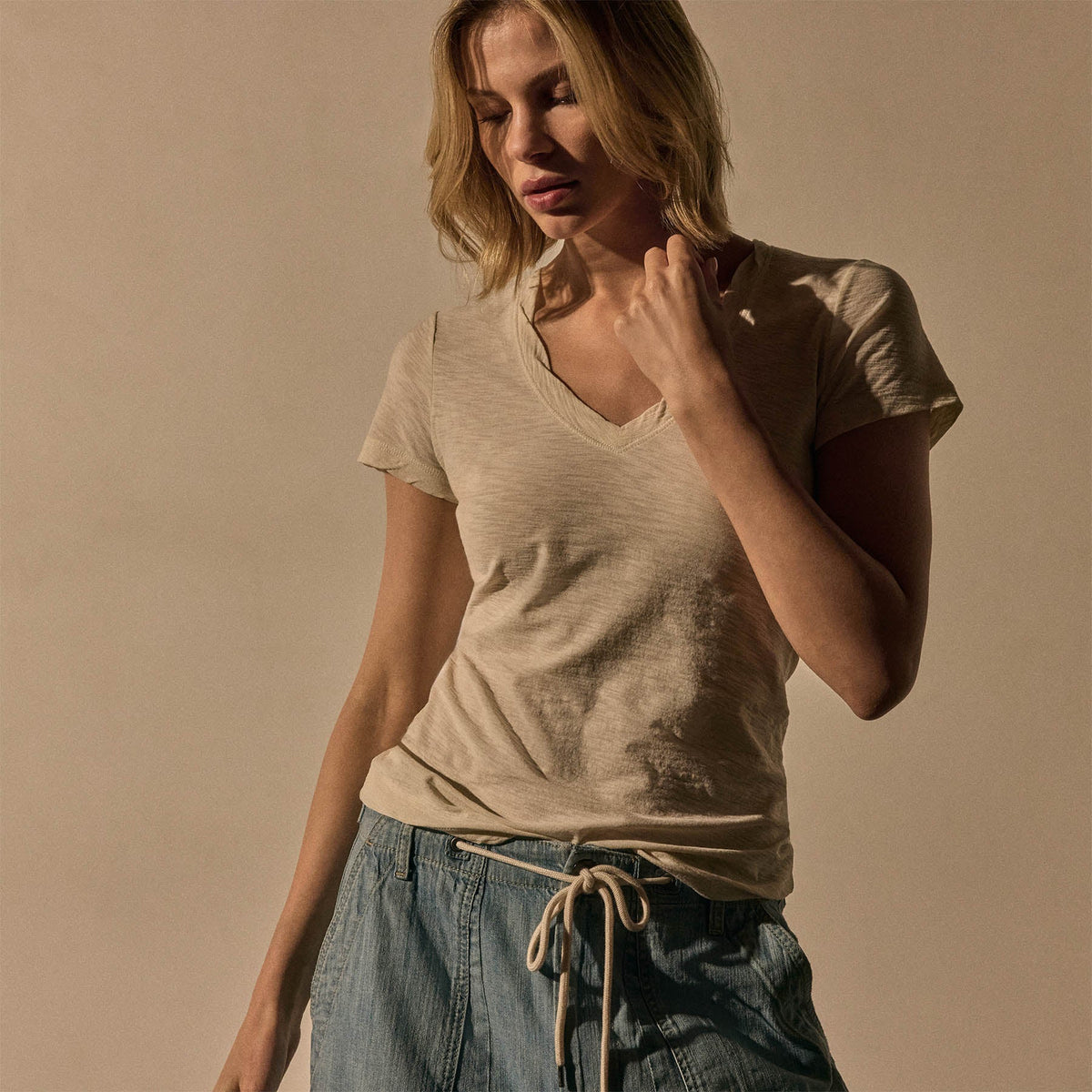 Sheer Slub Casual V Neck in Alabaster | James Perse Los Angeles