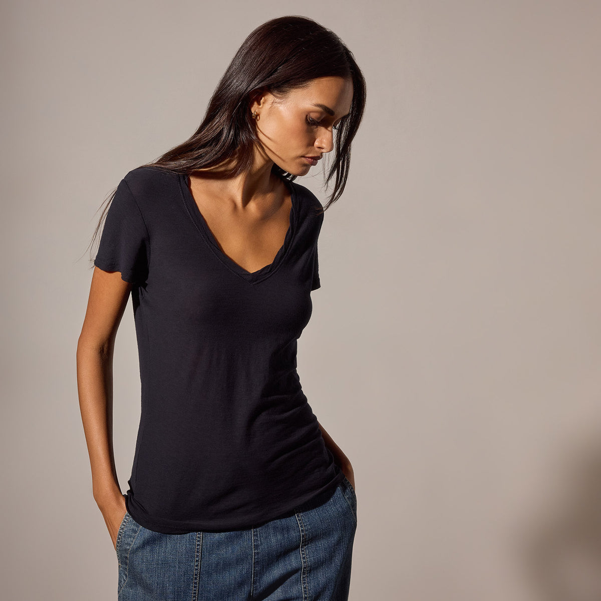 Sheer Slub Casual V Neck in Deep | James Perse Los Angeles