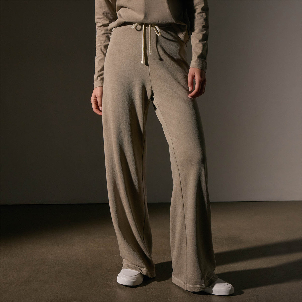 Wide Leg Sweatpant in Overcast Pigment | James Perse Los Angeles