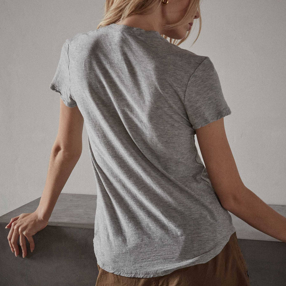 Sheer Slub Crew Neck Tee in Heather Grey | James Perse Los Angeles