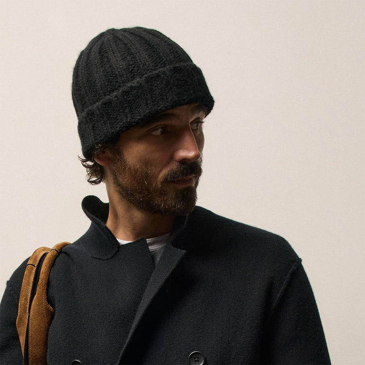 Lightweight Textured Cashmere Beanie in True Black | James Perse Los Angeles / Mens