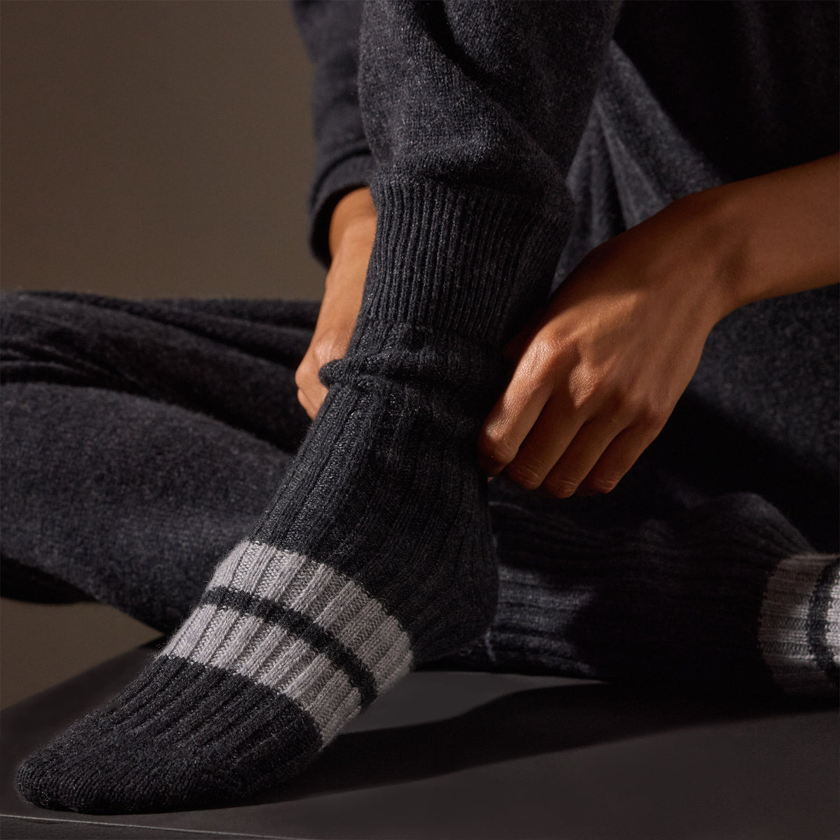 Short Cashmere Sock in Coal/Heather Grey | James Perse Los Angeles