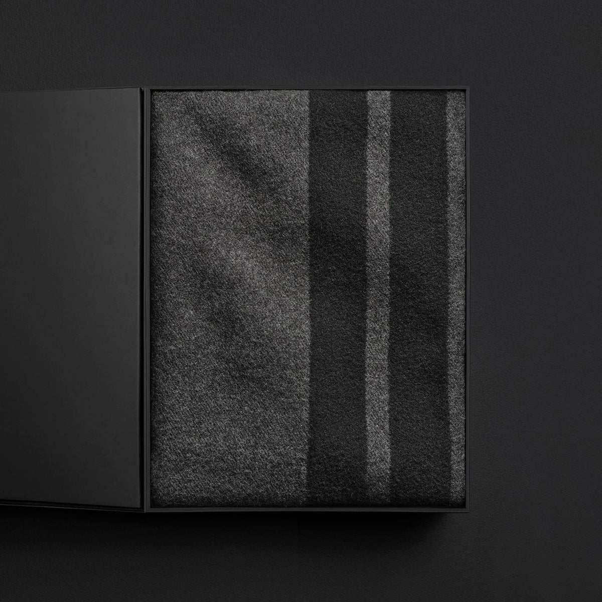 Sarti Stripe Soft Wool Bkt W/B in Black/Lead | James Perse Los Angeles