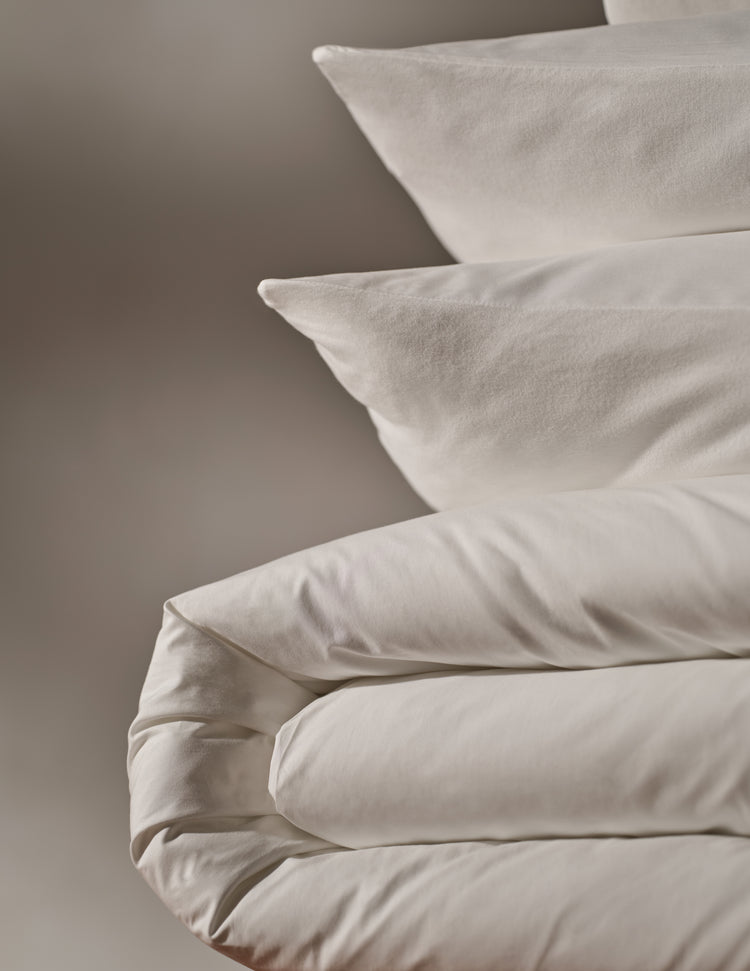 Cotton Bedding Set in Queen White | James Perse Los Angeles