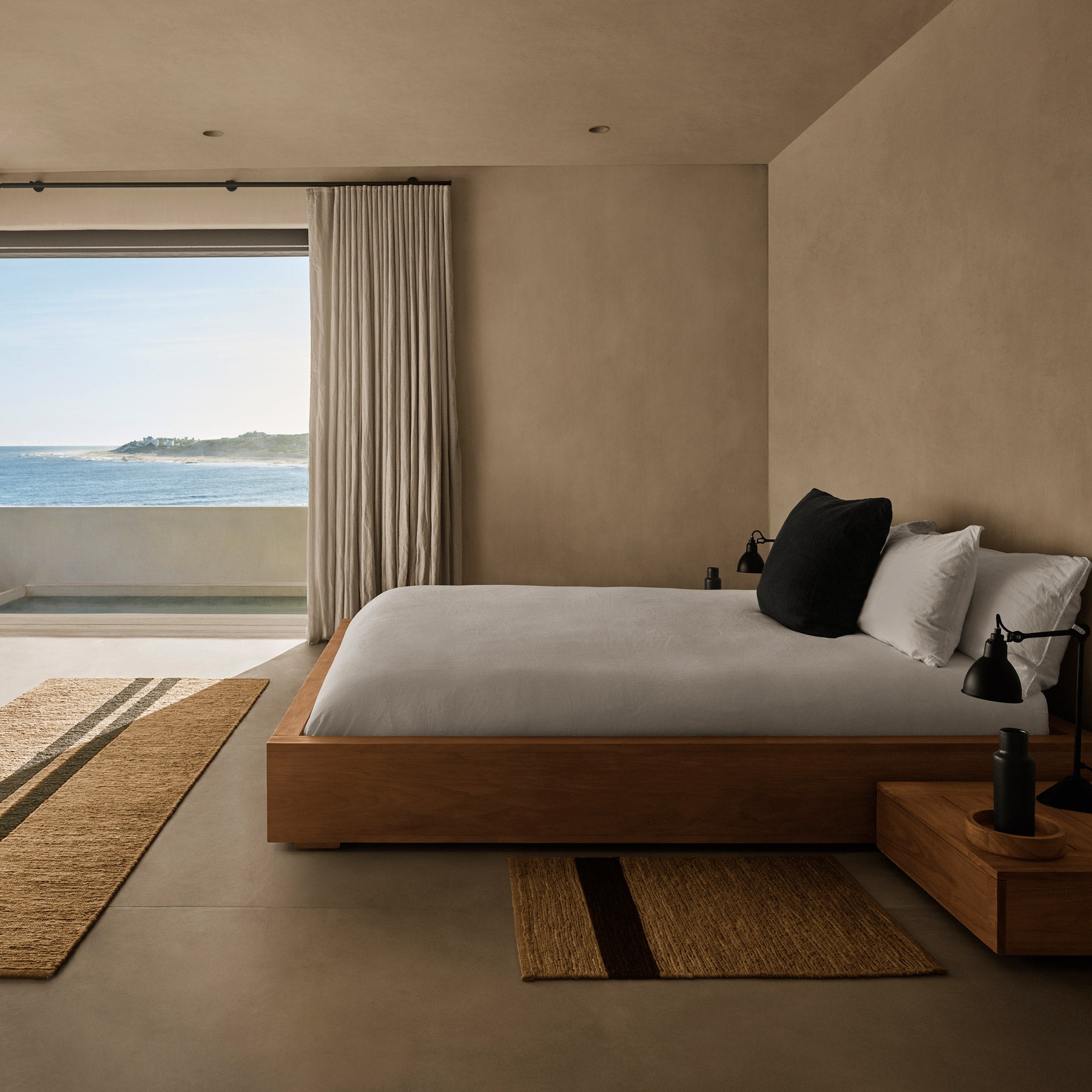 Linen Fitted Sheet in White | James Perse Los Angeles