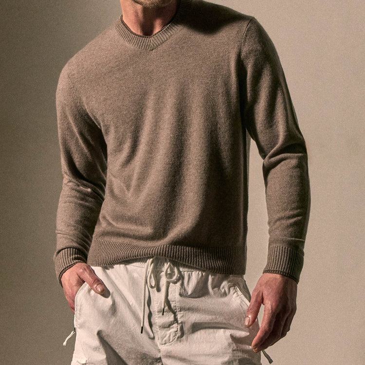 Italian Spun Cashmere Vee in Warm Brown/Mid Brown | James Perse Los Angeles