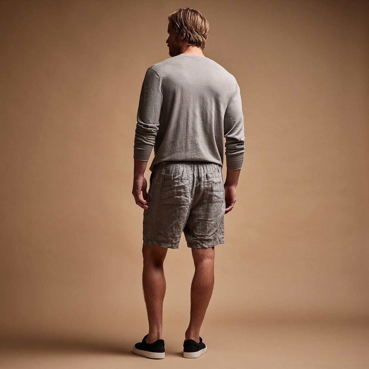 Relaxed Fit Linen Short in Silver Grey Pigment | James Perse Los Angeles