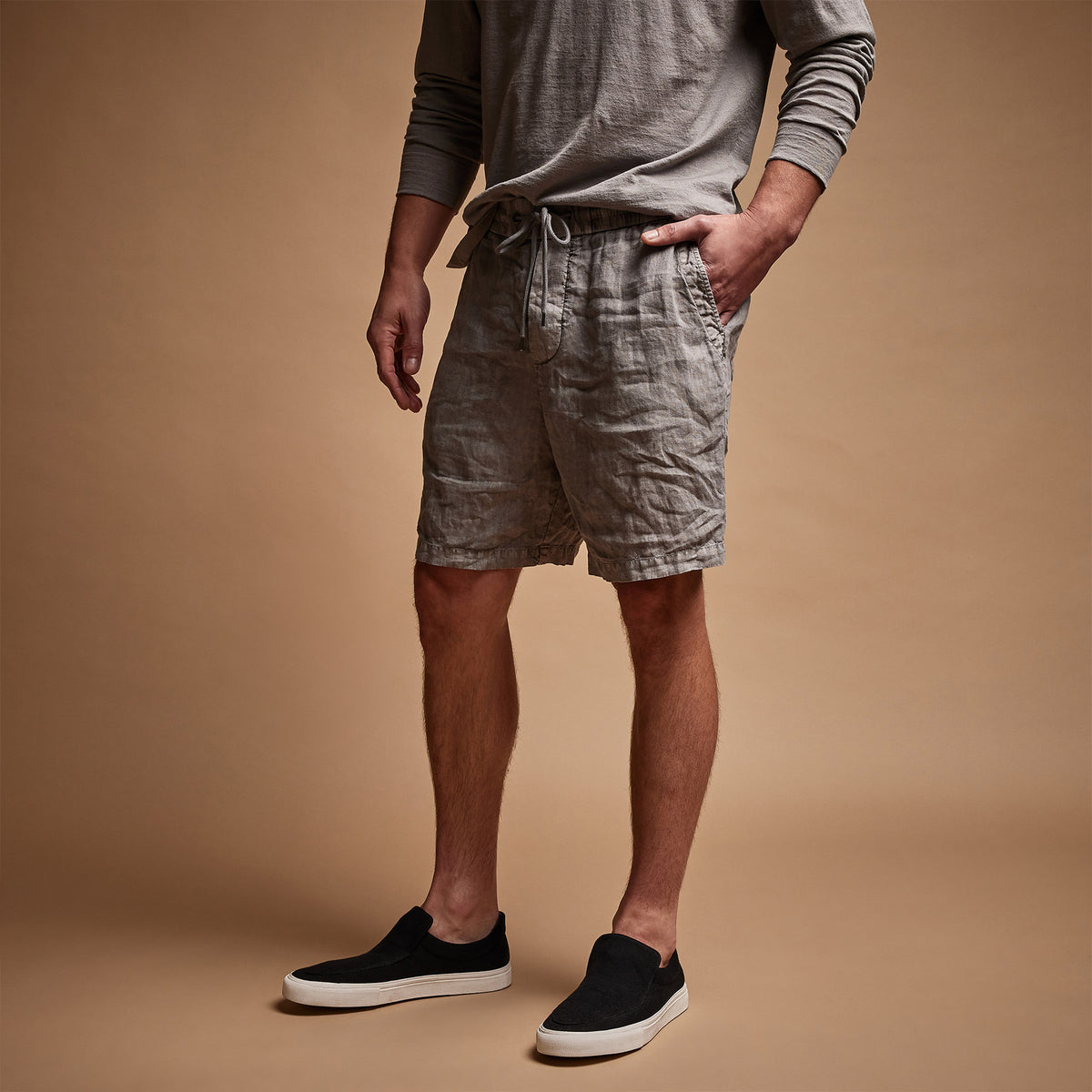 Relaxed Fit Linen Short in Silver Grey Pigment | James Perse Los Angeles