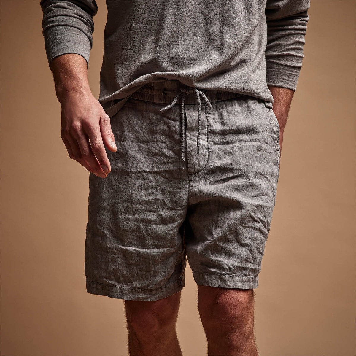 Relaxed Fit Linen Short in Silver Grey Pigment | James Perse Los Angeles