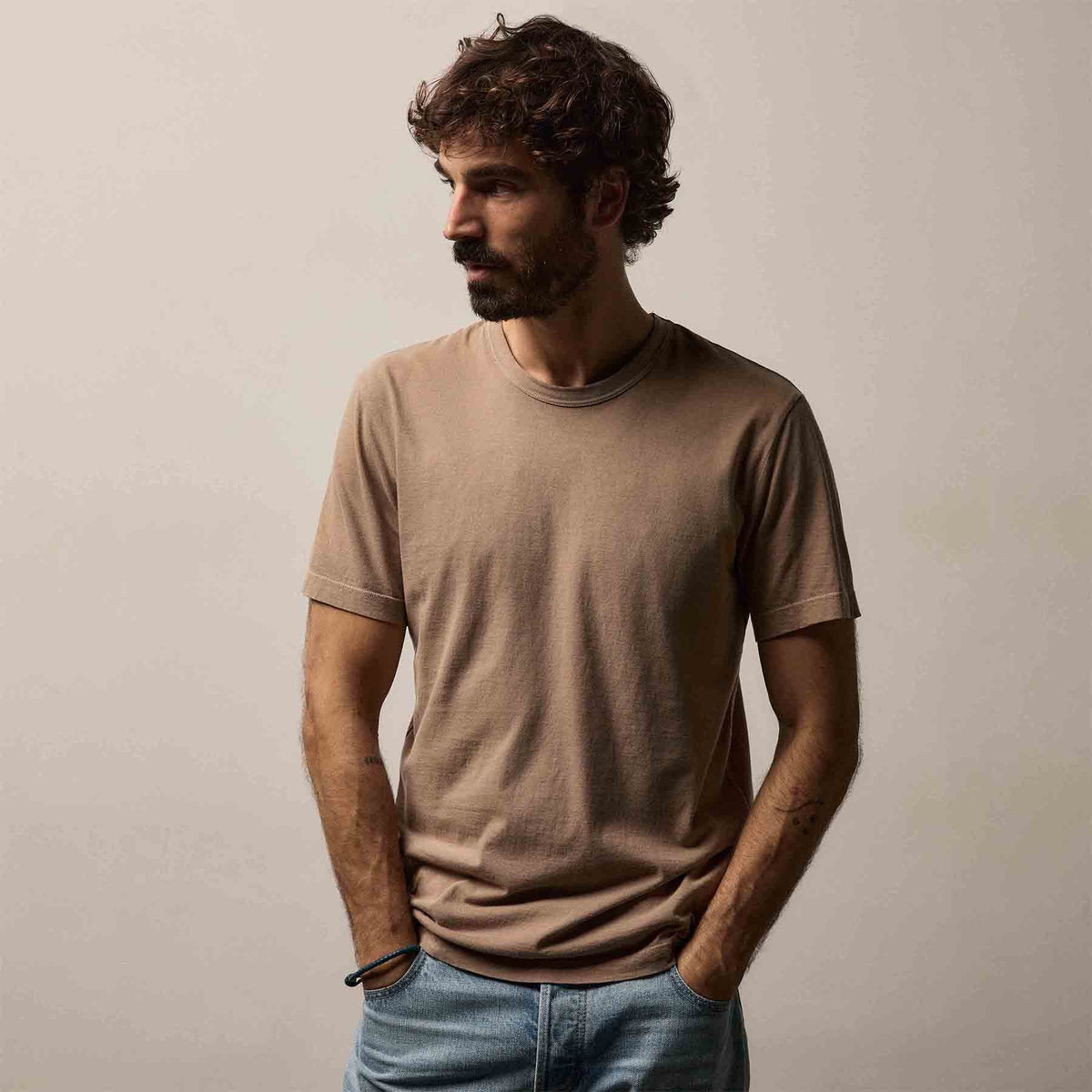 Short Sleeve Crew Neck in Coffee Pigment | James Perse Los Angeles