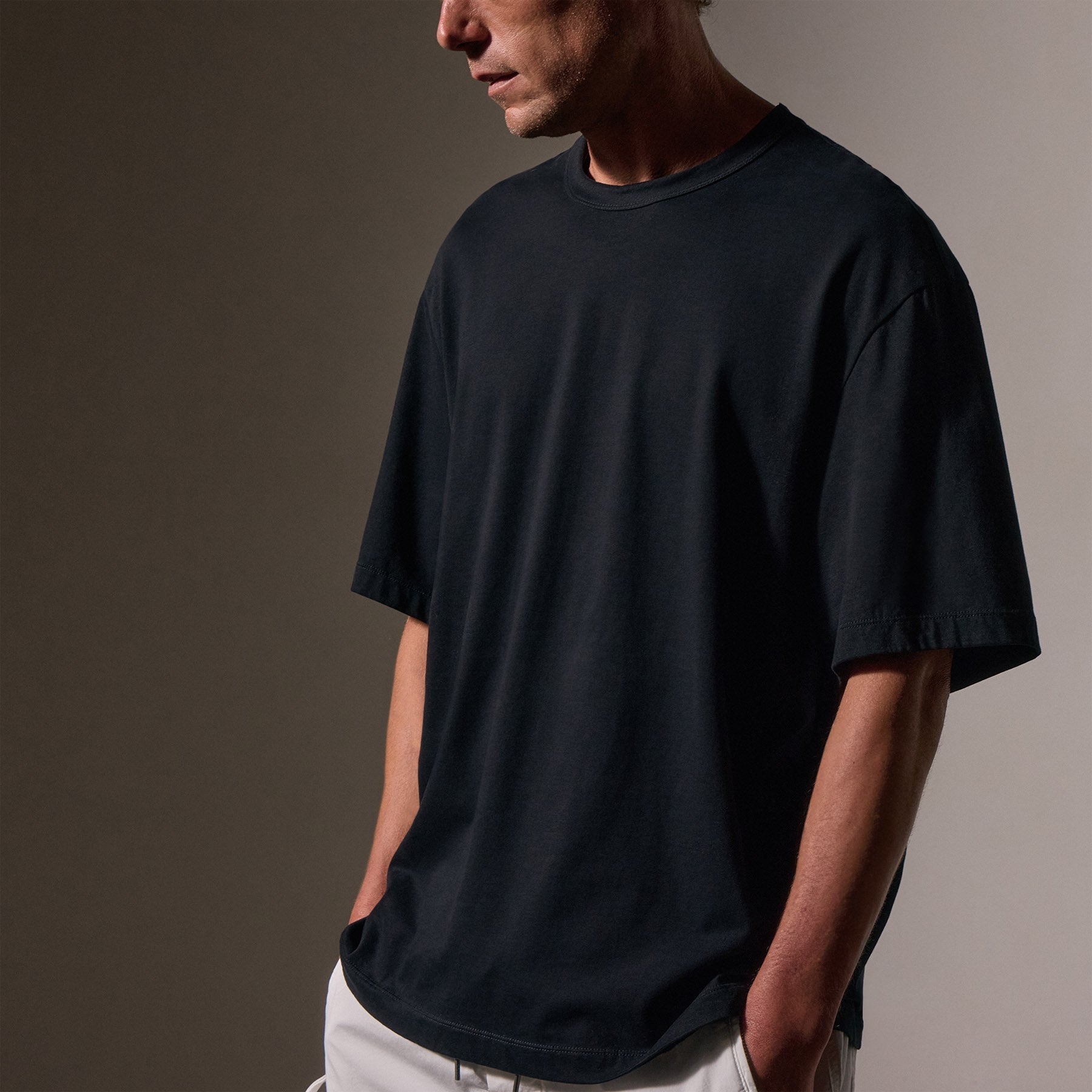 Heavy Luxe Jersey Oversized Crew in Black | James Perse Los Angeles