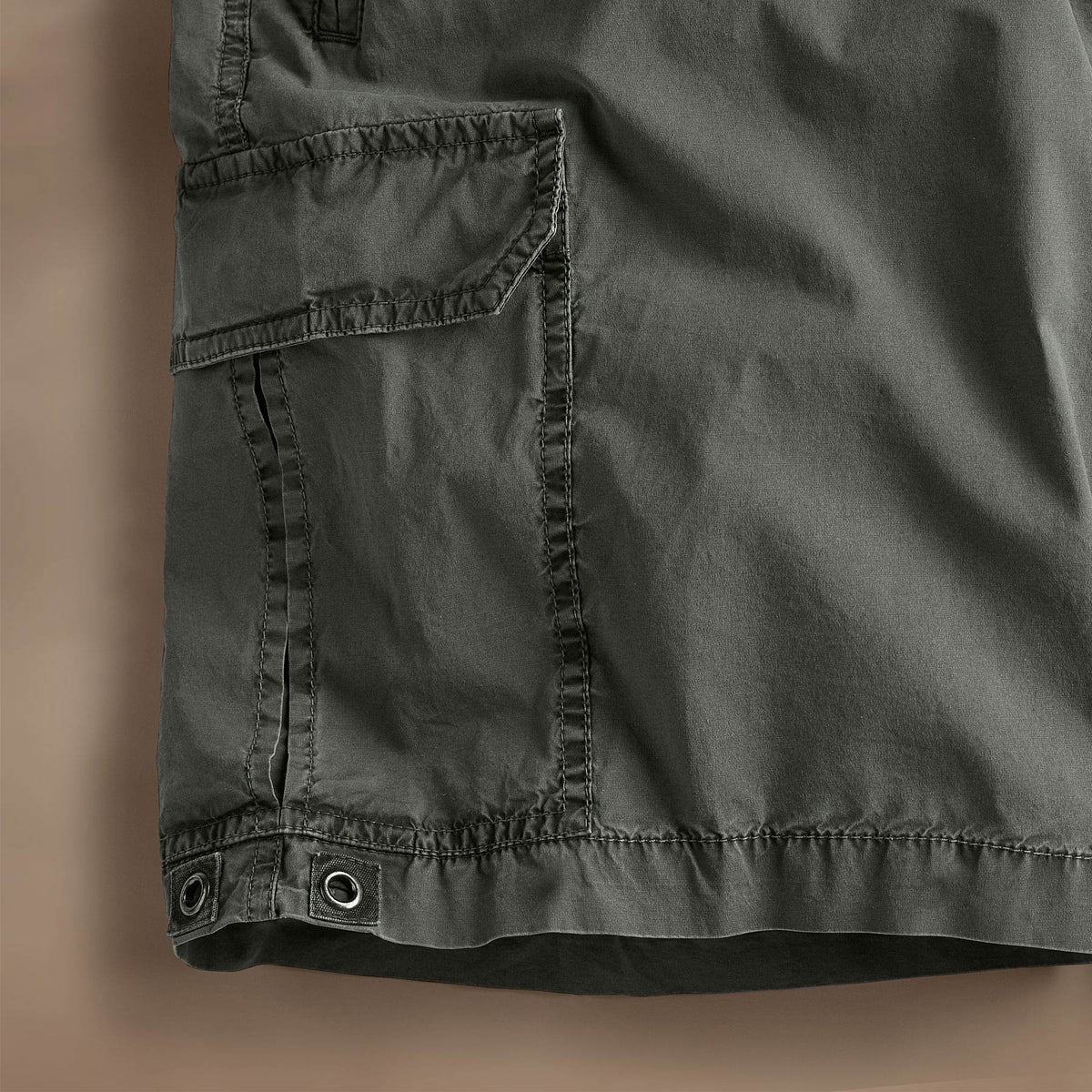 Strch Supima Poplin Cargo Shirt in Granite Pigment | James Perse Los Angeles