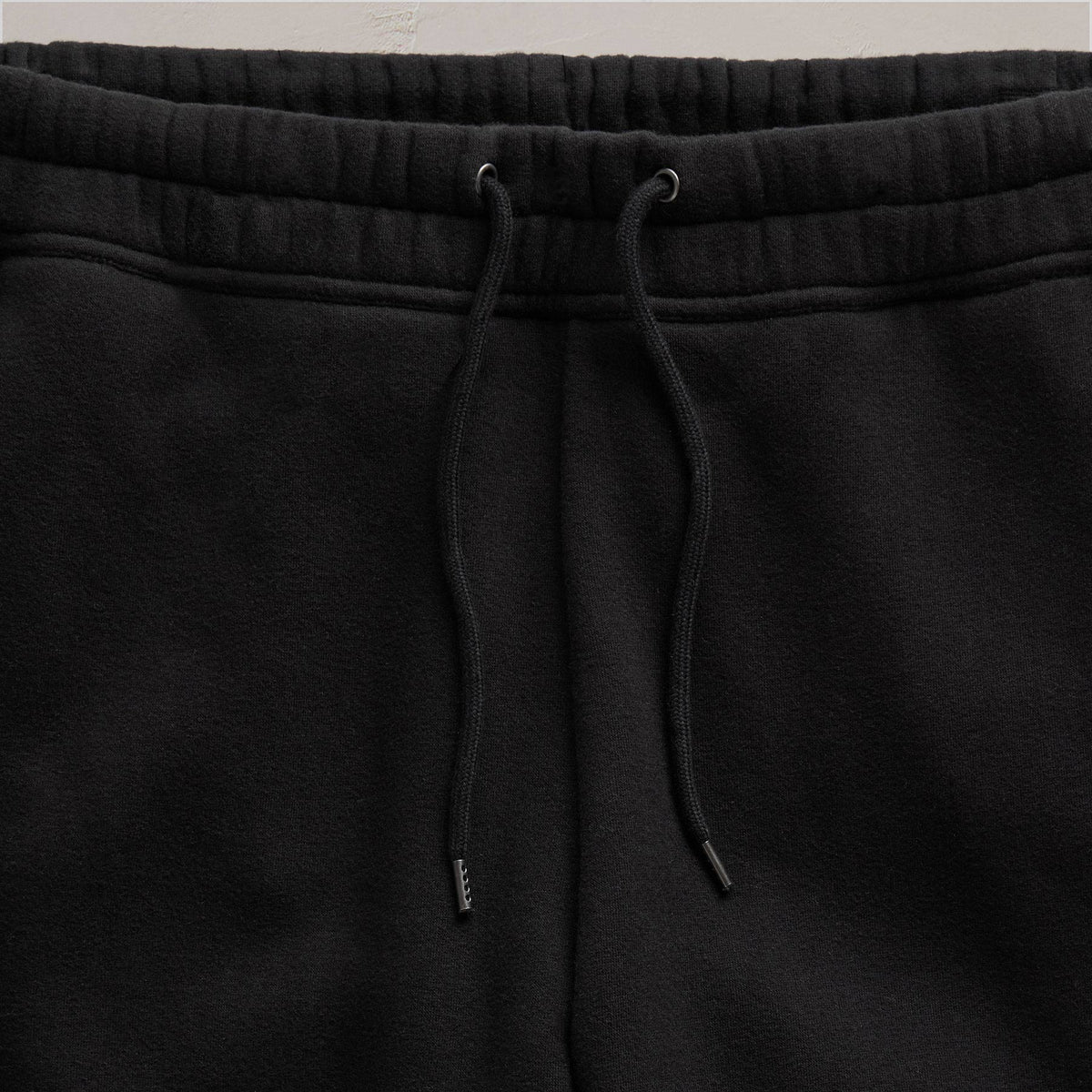 Cozy Straight Sweat Pant in Black | James Perse Los Angeles