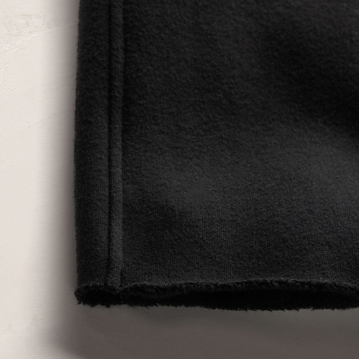 Cozy Straight Sweat Pant in Black | James Perse Los Angeles