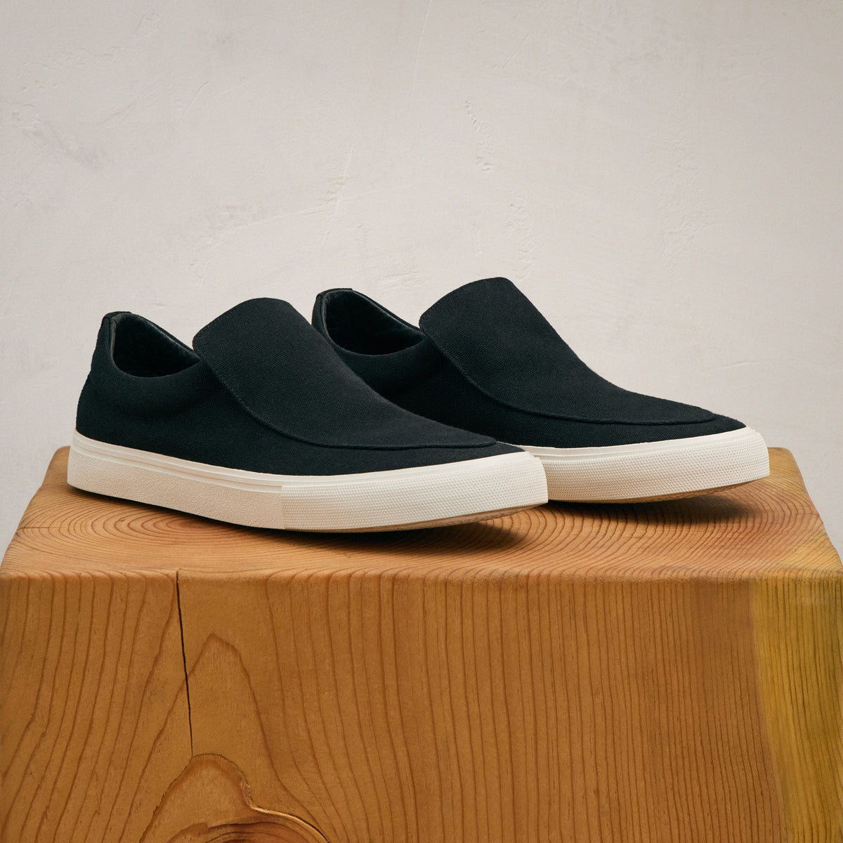 Men's Coastal Canvas Slip On in Black | James Perse Los Angeles