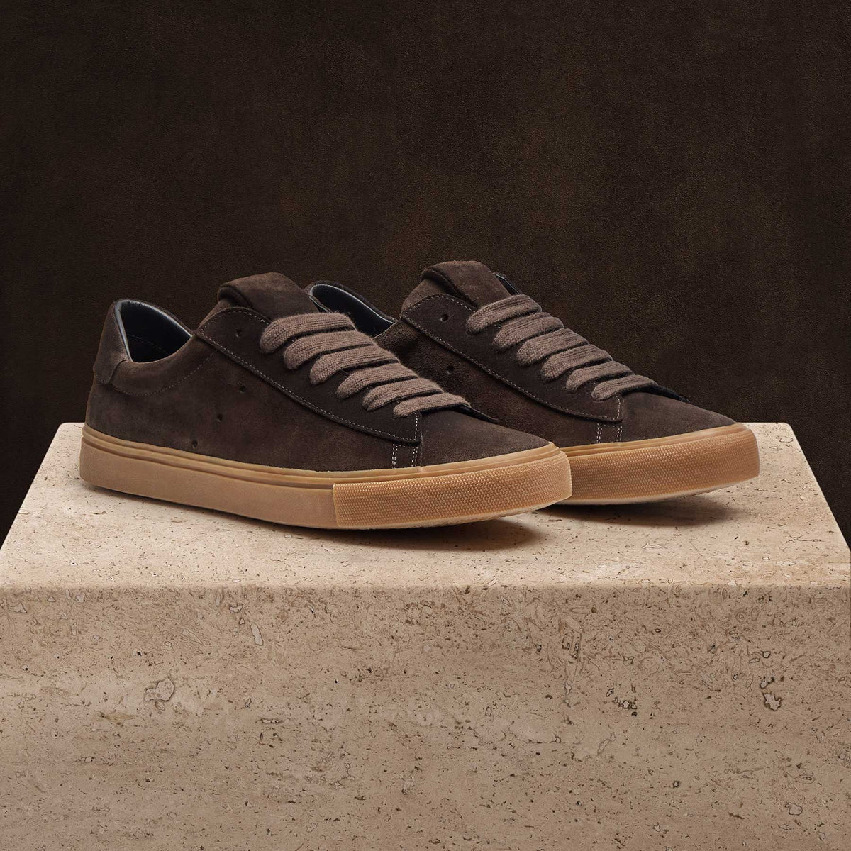 Men's Suede Retro Sneaker in Ebony | James Perse Los Angeles
