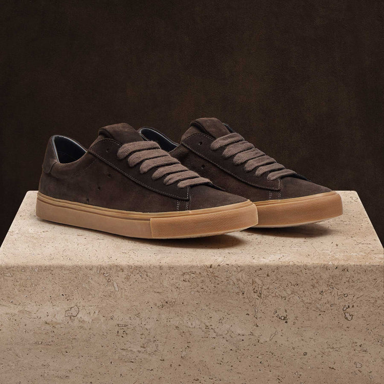 Men's Suede Retro Sneaker in Ebony | James Perse Los Angeles