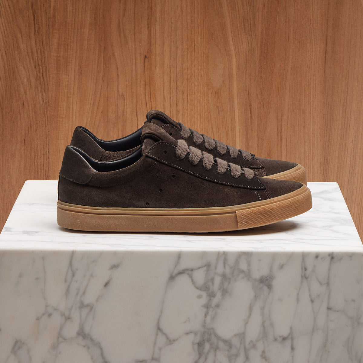 Men's Suede Retro Sneaker in Ebony | James Perse Los Angeles