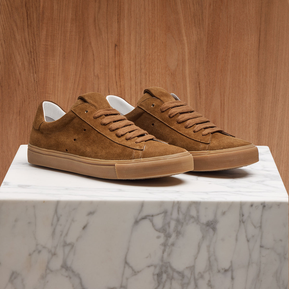Men's Suede Retro Sneaker in Tabacco | James Perse Los Angeles
