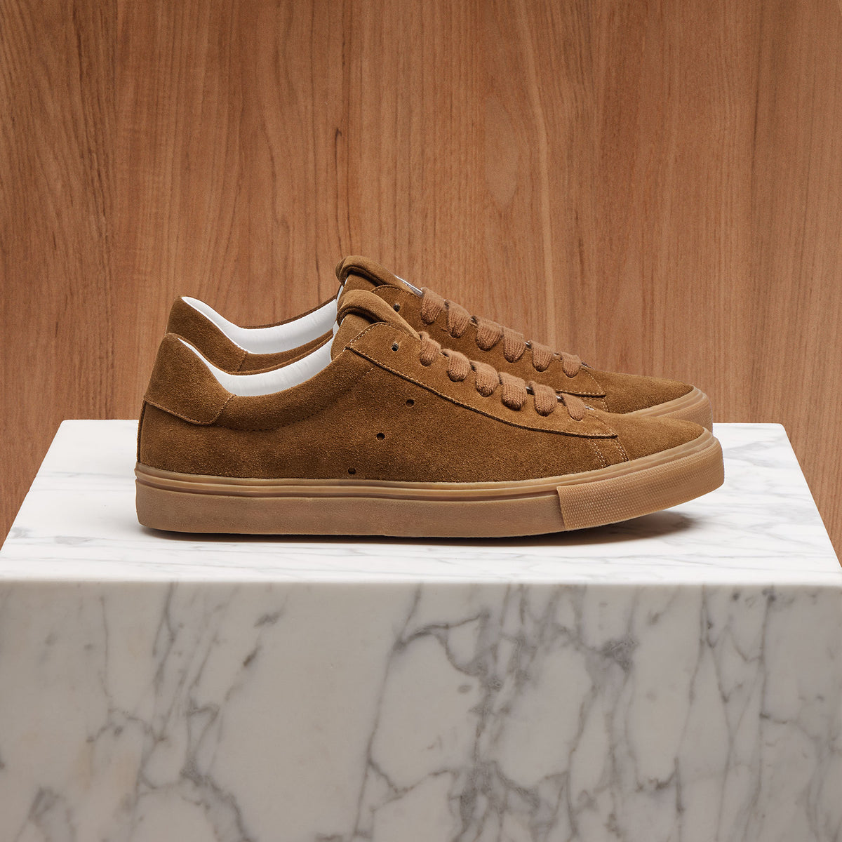 Men's Suede Retro Sneaker in Tabacco | James Perse Los Angeles