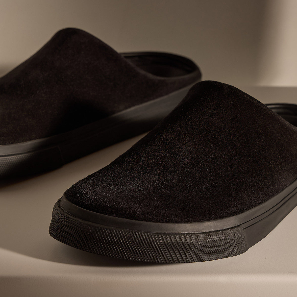 Men's Suede Clog in Black | James Perse Los Angeles