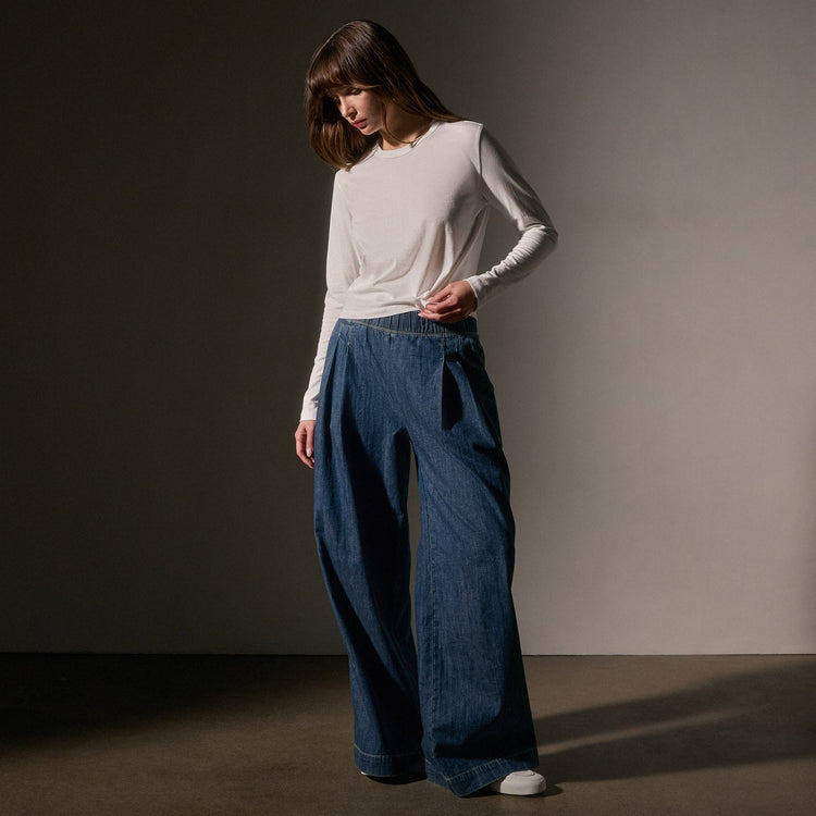 Shrunken Long Sleeve Crew Neck Tee in White | James Perse Los Angeles