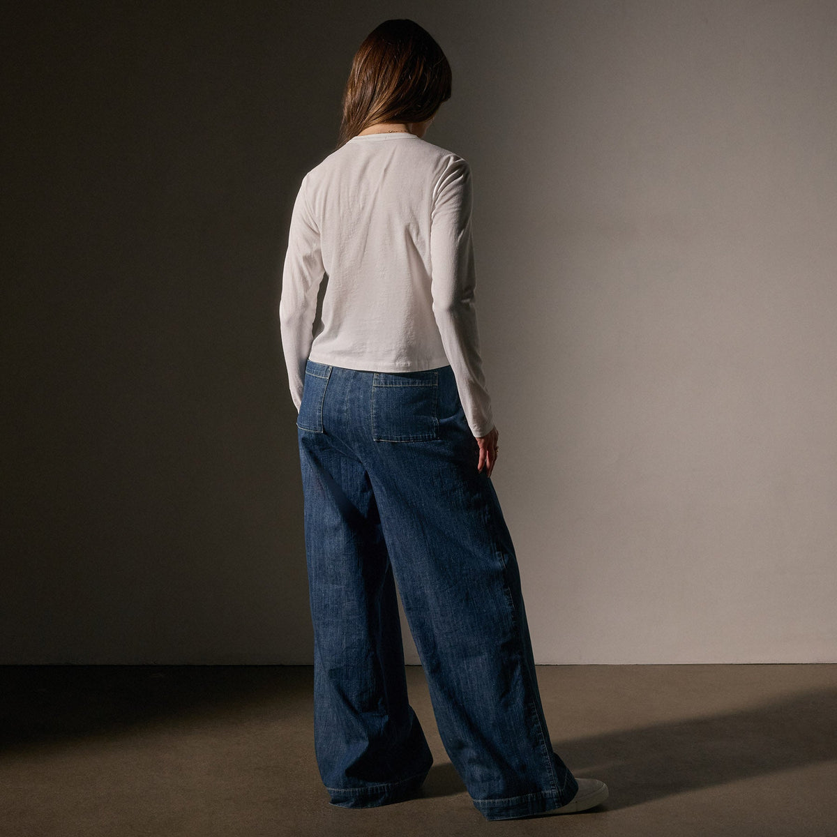 Shrunken Long Sleeve Crew Neck Tee in White | James Perse Los Angeles