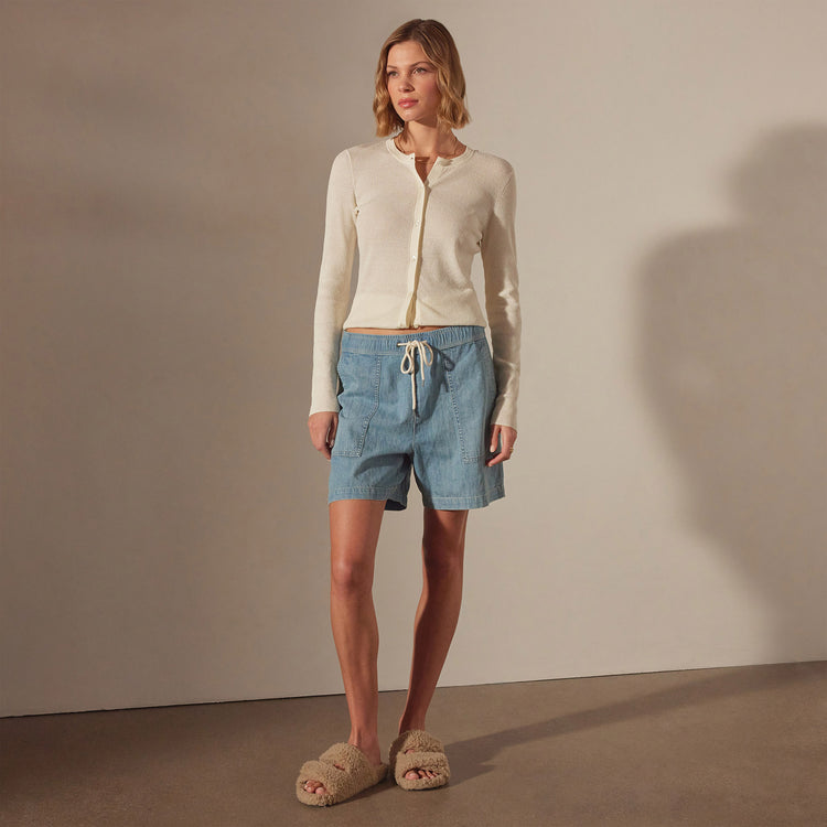 Pull On Denim Short in Bleach Wash | James Perse Los Angeles