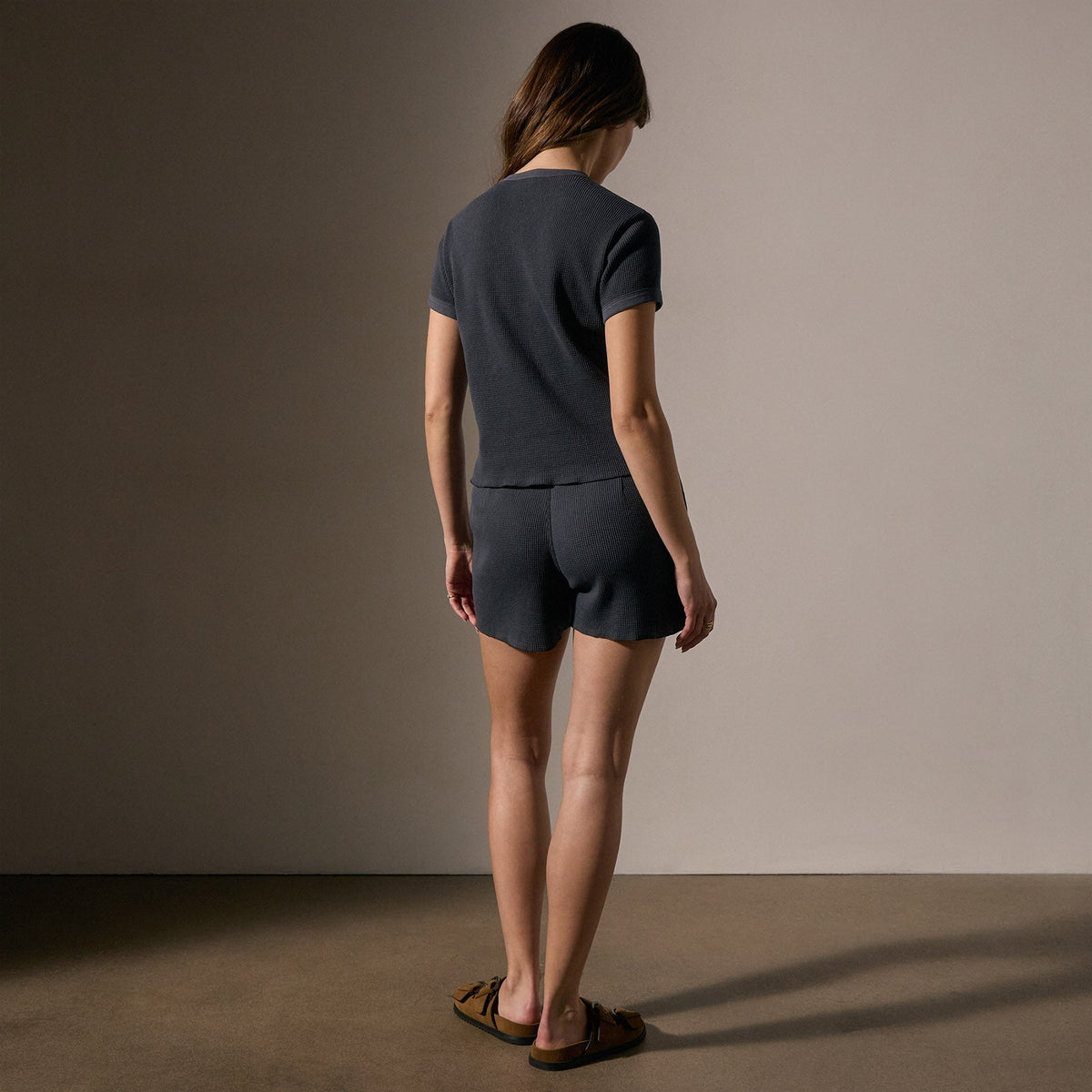 Cotton Linen Waffle Henley in Asphalt | James Perse Los Angeles