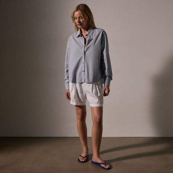 Stretch Poplin Button Up in Grey Sky | James Perse Los Angeles