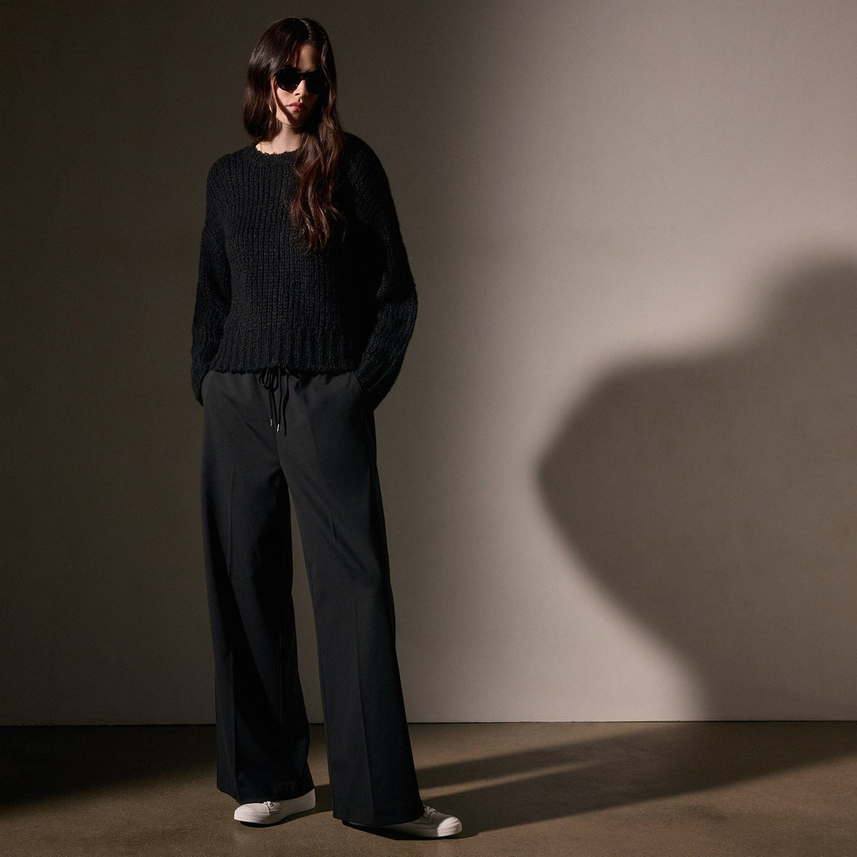 Low Gauge Cashmere Crew  in Black | James Perse Los Angeles
