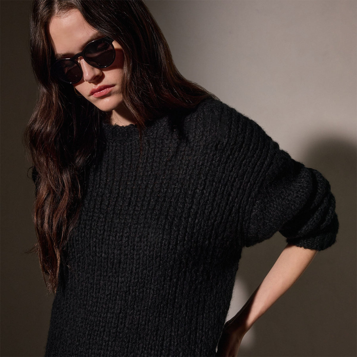 Low Gauge Cashmere Crew  in Black | James Perse Los Angeles