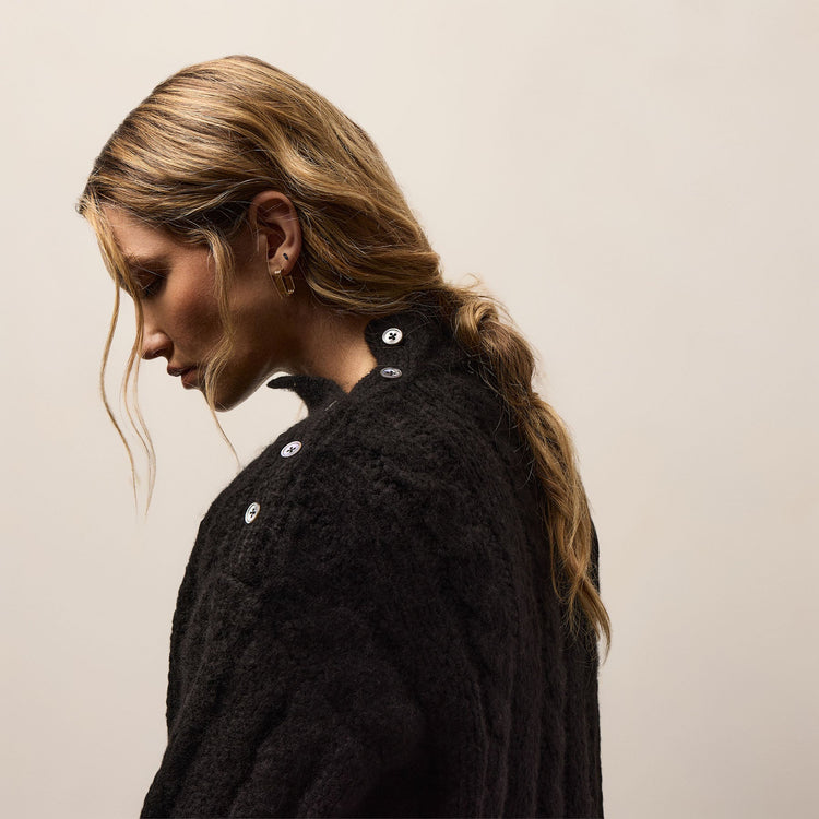 Chunky Cashmere Silk Cable Knit Crew in Black | James Perse Los Angeles