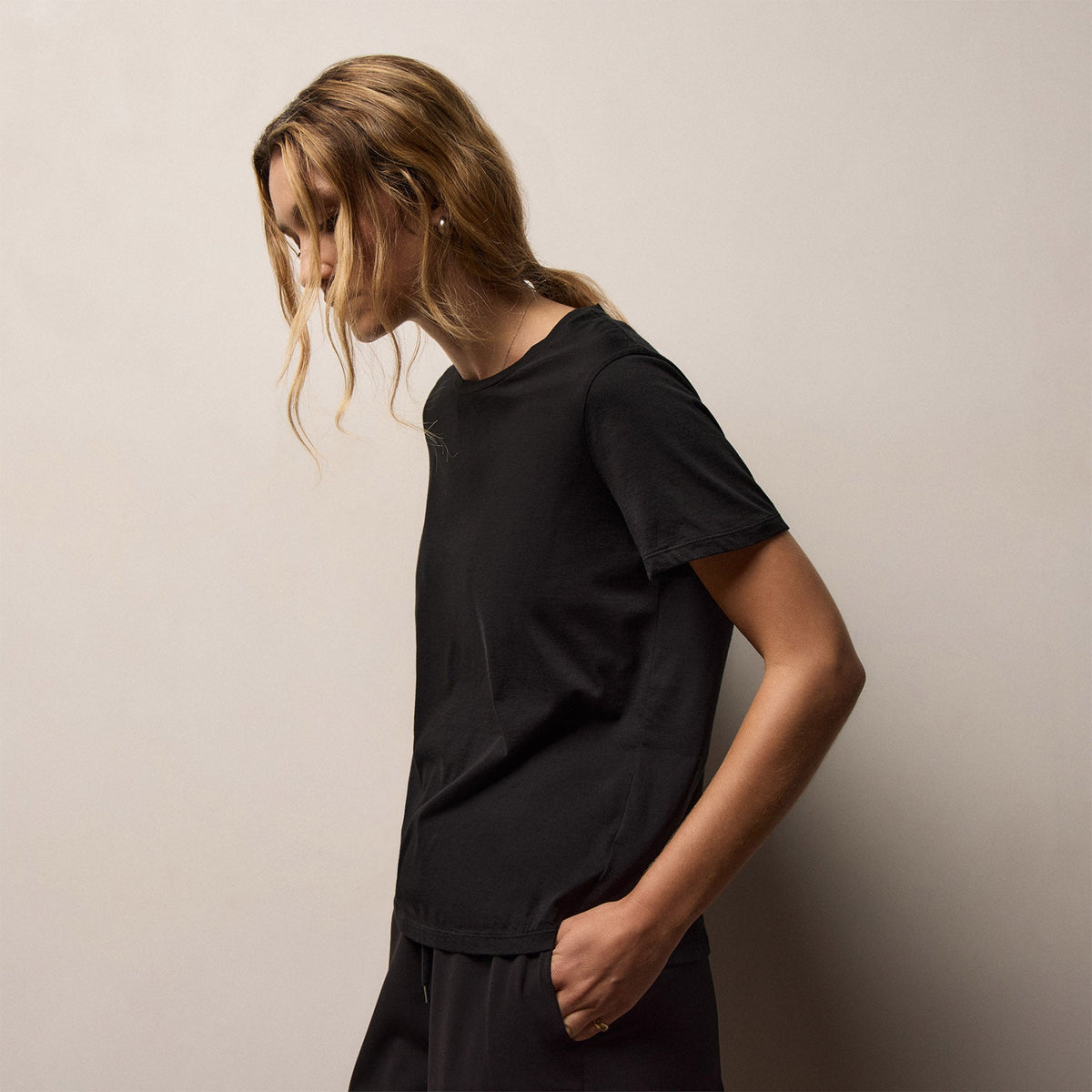 Short Sleeve Elevated Lotus Jersey Crew in Black | James Perse Los Angeles