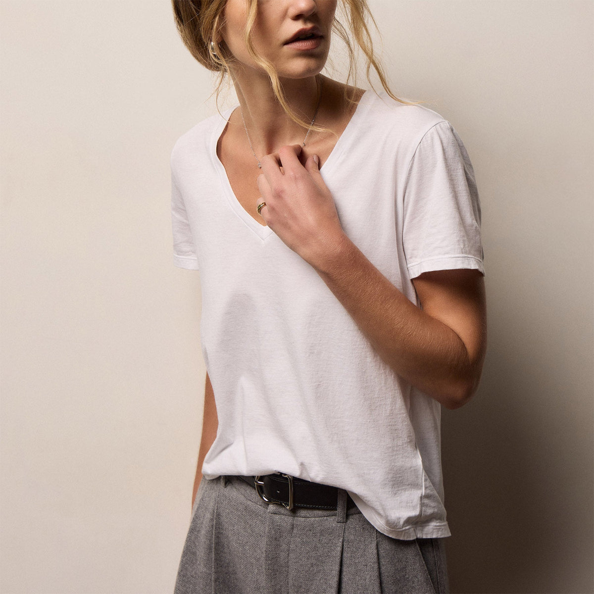 Luxe Lotus Jersey V Neck in White | James Perse Los Angeles