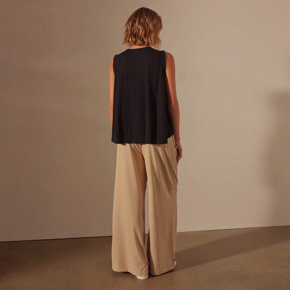 Fine Gauge A Line tank in Black | James Perse Los Angeles